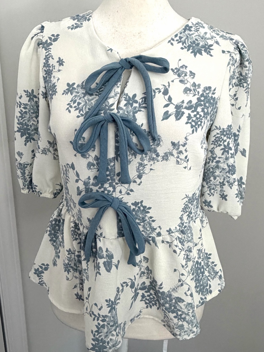 Monteau Floral Bow Front Peplum Top Cottagecore Blouse Size Small